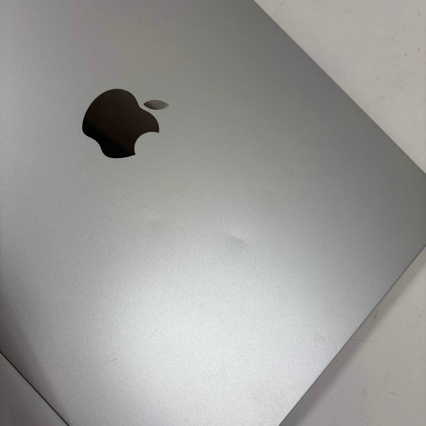 2024 Apple MacBook Air 15" M3 10C GPU 4.0GHz 24GB RAM 1TB SSD A3114